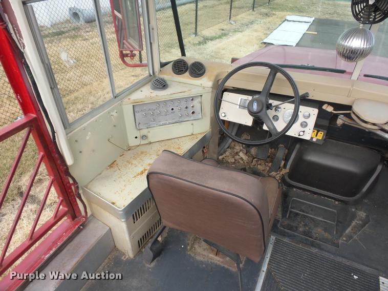 image for item DA4003 Ford B700 bus