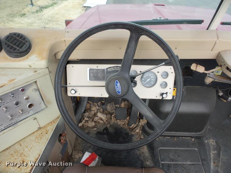 image for item DA4003 Ford B700 bus