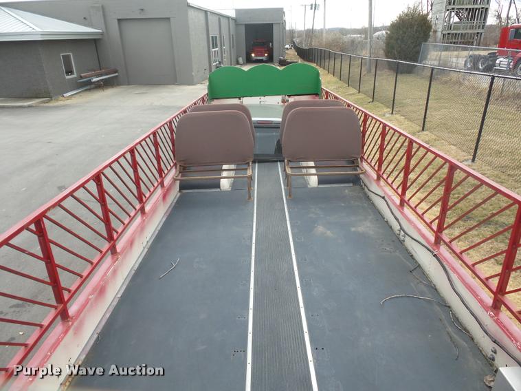 image for item DA4003 Ford B700 bus