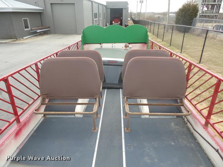 image for item DA4003 Ford B700 bus