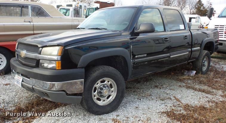 image for item DA5841 2004 Chevrolet Silverado 2500HD Crew Cab pickup truck