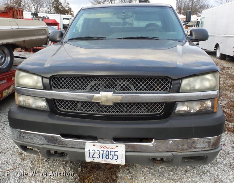 image for item DA5841 2004 Chevrolet Silverado 2500HD Crew Cab pickup truck