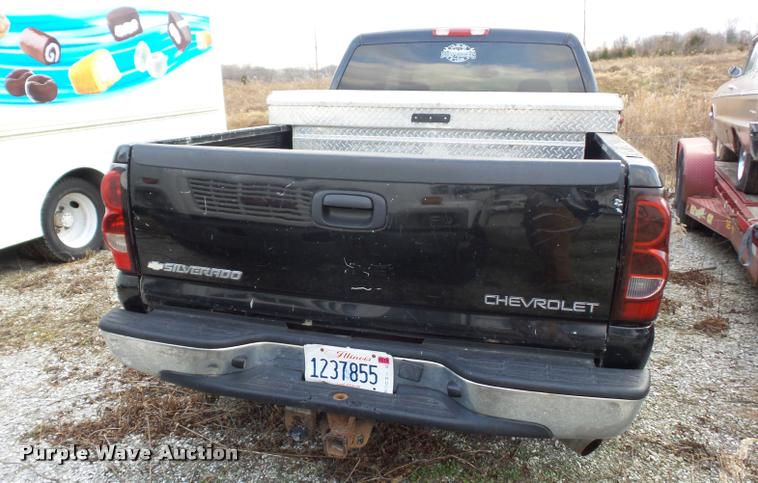 image for item DA5841 2004 Chevrolet Silverado 2500HD Crew Cab pickup truck