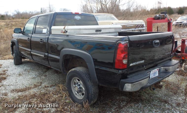 image for item DA5841 2004 Chevrolet Silverado 2500HD Crew Cab pickup truck