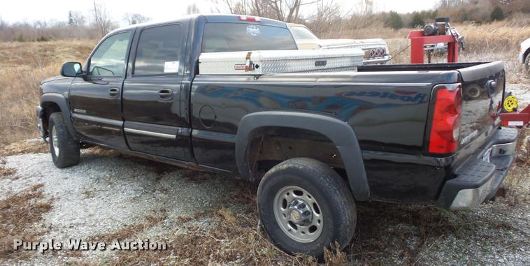 image for item DA5841 2004 Chevrolet Silverado 2500HD Crew Cab pickup truck