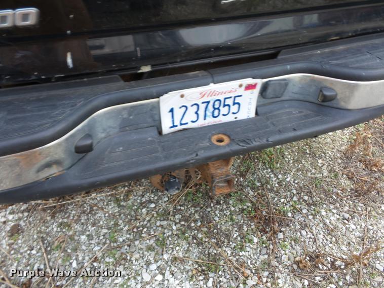 image for item DA5841 2004 Chevrolet Silverado 2500HD Crew Cab pickup truck