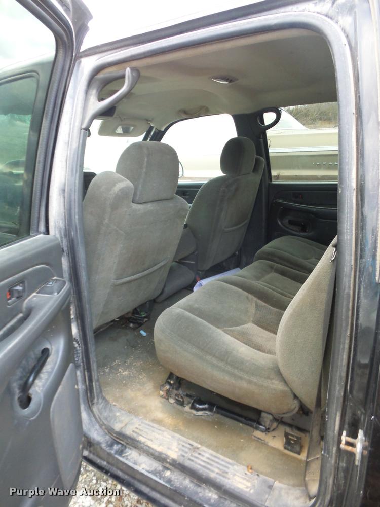 image for item DA5841 2004 Chevrolet Silverado 2500HD Crew Cab pickup truck