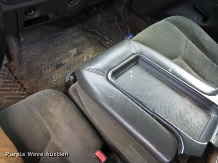 image for item DA5841 2004 Chevrolet Silverado 2500HD Crew Cab pickup truck