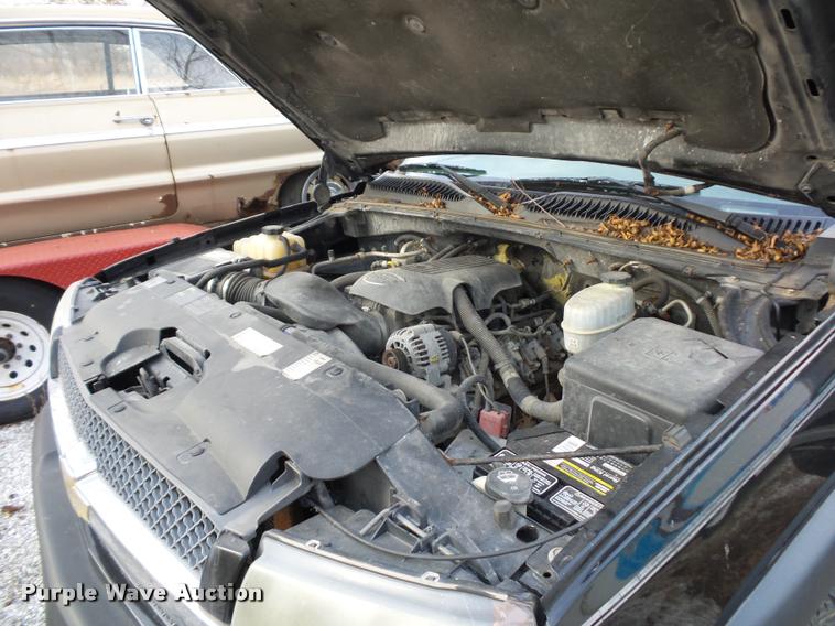 image for item DA5841 2004 Chevrolet Silverado 2500HD Crew Cab pickup truck