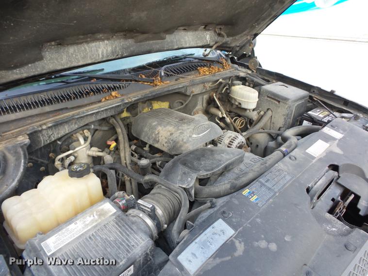 image for item DA5841 2004 Chevrolet Silverado 2500HD Crew Cab pickup truck