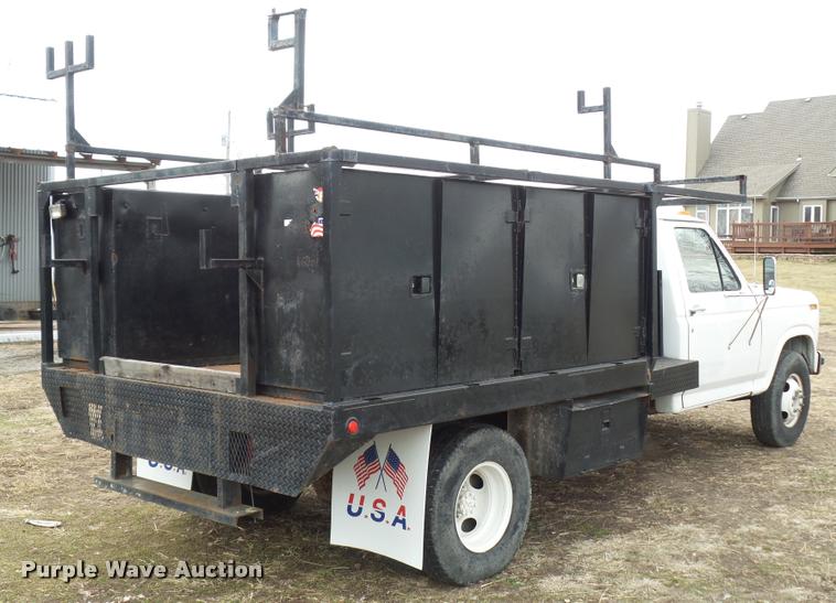 image for item DA5881 1984 Ford F350 flatbed pickup truck