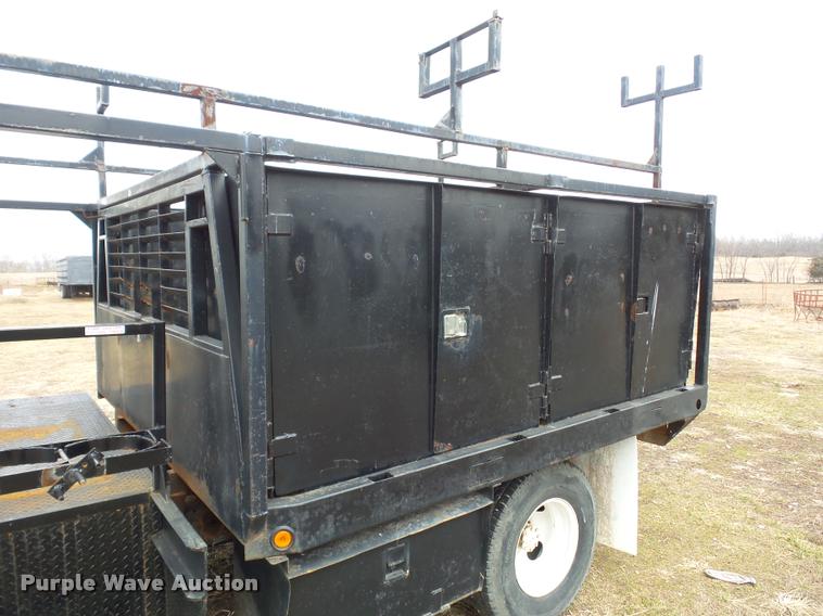 image for item DA5881 1984 Ford F350 flatbed pickup truck