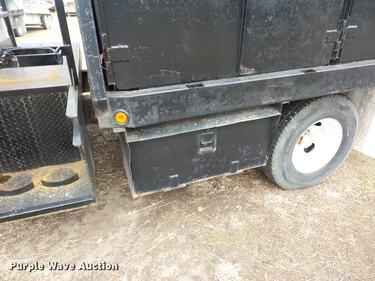 image for item DA5881 1984 Ford F350 flatbed pickup truck