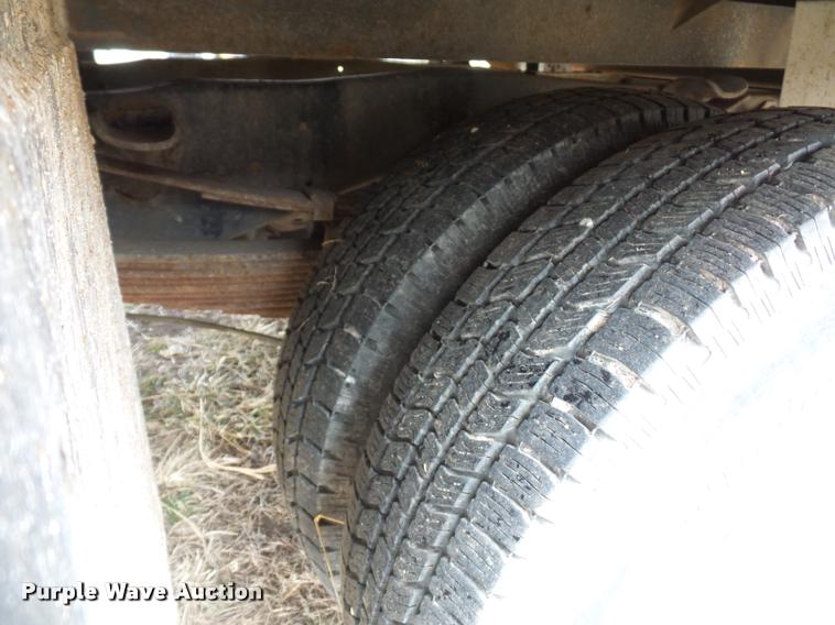 image for item DA5881 1984 Ford F350 flatbed pickup truck