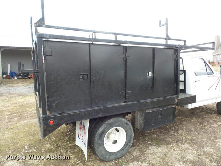 image for item DA5881 1984 Ford F350 flatbed pickup truck