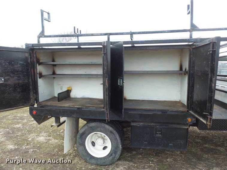 image for item DA5881 1984 Ford F350 flatbed pickup truck