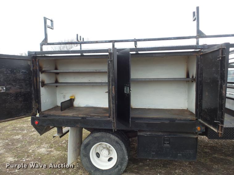 image for item DA5881 1984 Ford F350 flatbed pickup truck