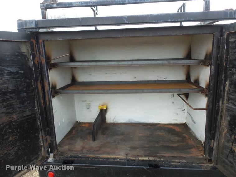 image for item DA5881 1984 Ford F350 flatbed pickup truck