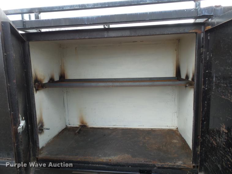 image for item DA5881 1984 Ford F350 flatbed pickup truck