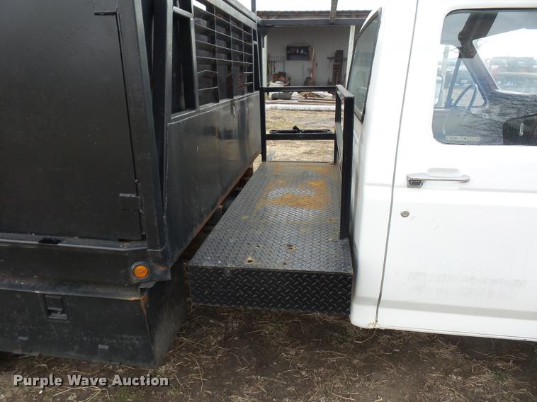 image for item DA5881 1984 Ford F350 flatbed pickup truck
