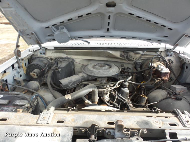 image for item DA5881 1984 Ford F350 flatbed pickup truck