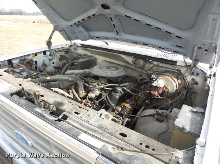 image for item DA5881 1984 Ford F350 flatbed pickup truck