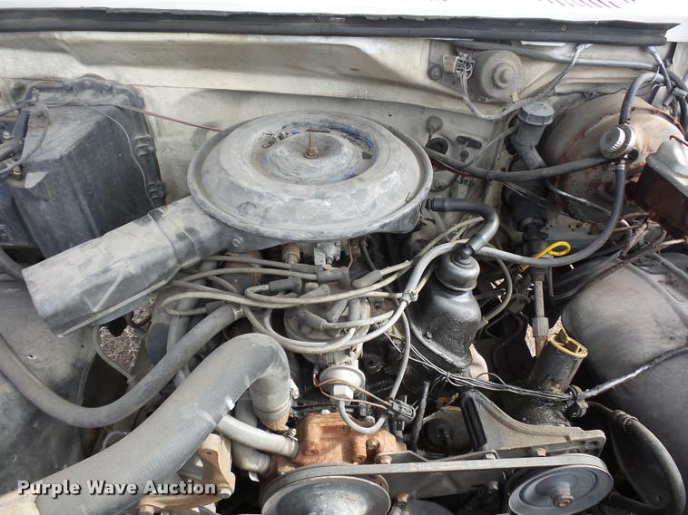 image for item DA5881 1984 Ford F350 flatbed pickup truck