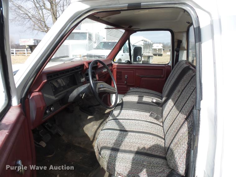image for item DA5881 1984 Ford F350 flatbed pickup truck