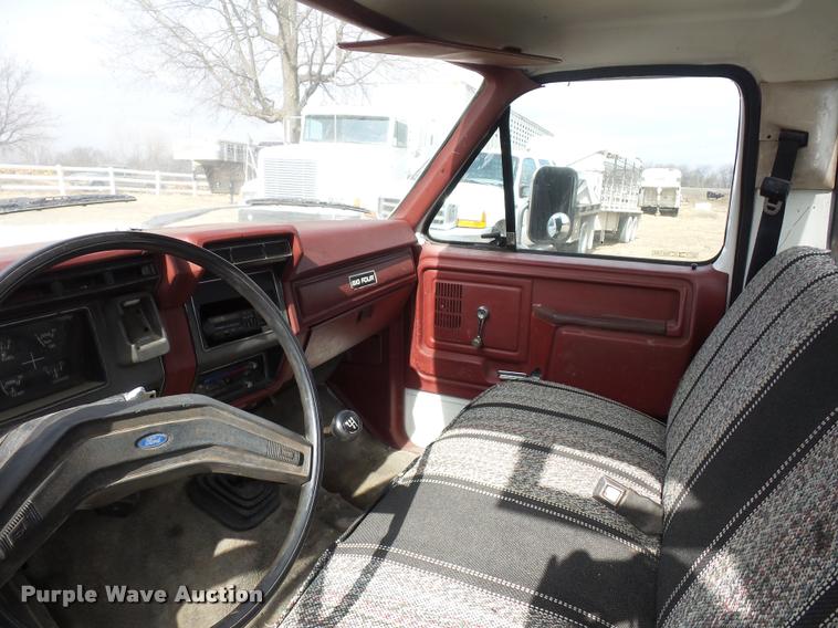 image for item DA5881 1984 Ford F350 flatbed pickup truck