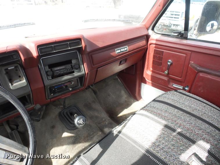 image for item DA5881 1984 Ford F350 flatbed pickup truck