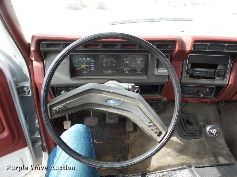 image for item DA5881 1984 Ford F350 flatbed pickup truck