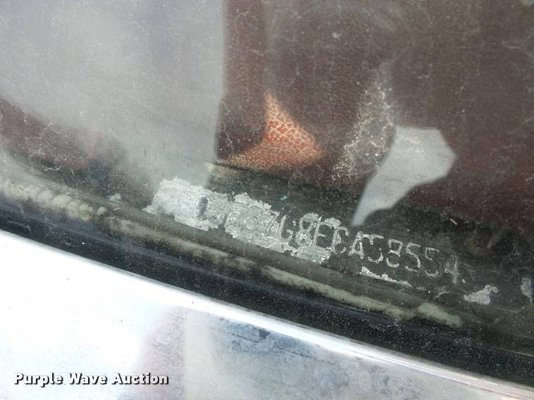 image for item DA5881 1984 Ford F350 flatbed pickup truck