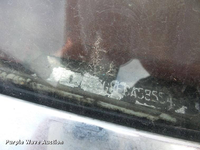 image for item DA5881 1984 Ford F350 flatbed pickup truck