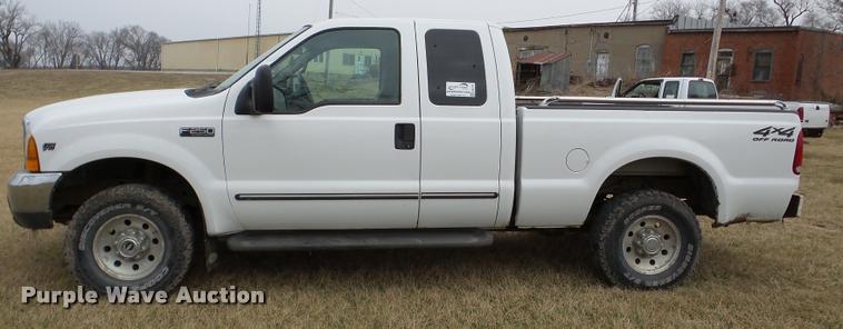 image for item DA7281 2000 Ford F250 Super Duty SuperCab pickup truck