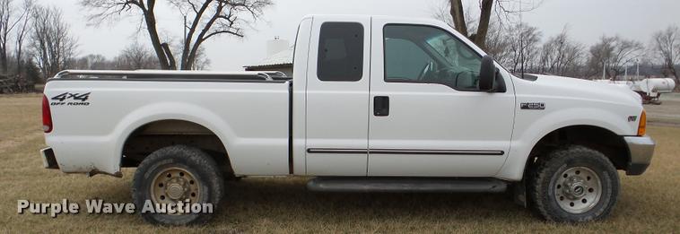 image for item DA7281 2000 Ford F250 Super Duty SuperCab pickup truck
