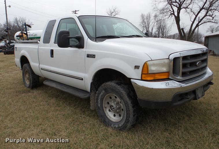 image for item DA7281 2000 Ford F250 Super Duty SuperCab pickup truck