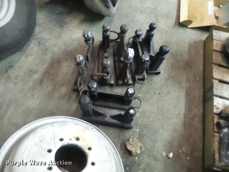 image for item DA9395 Tow hitch balls