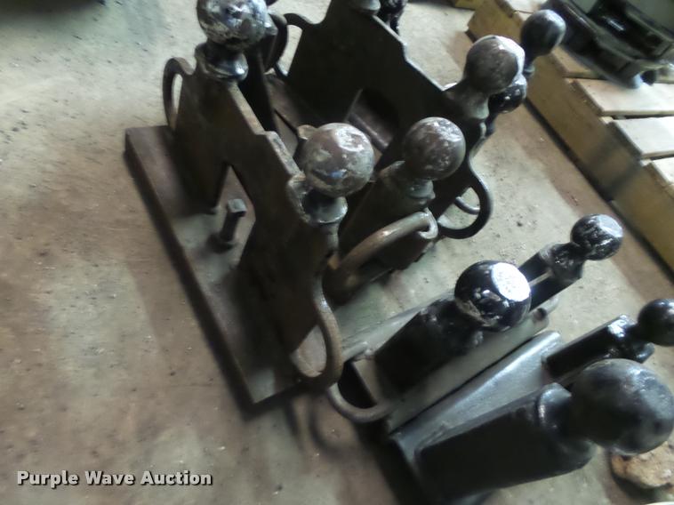 image for item DA9395 Tow hitch balls