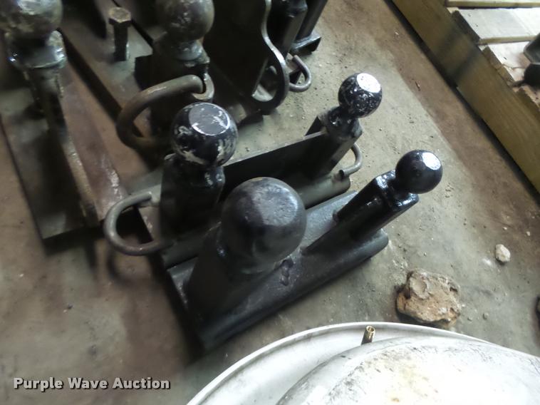 image for item DA9395 Tow hitch balls