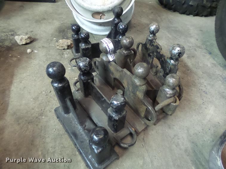 image for item DA9395 Tow hitch balls