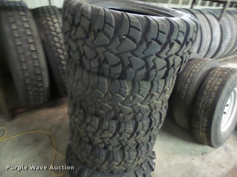 image for item DA9396 (4) 27x10.00R15 NHS tires