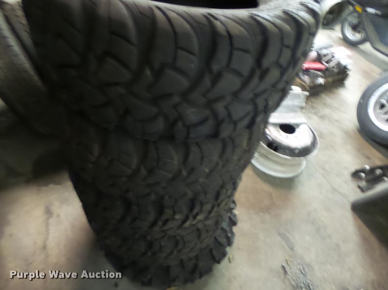 image for item DA9396 (4) 27x10.00R15 NHS tires
