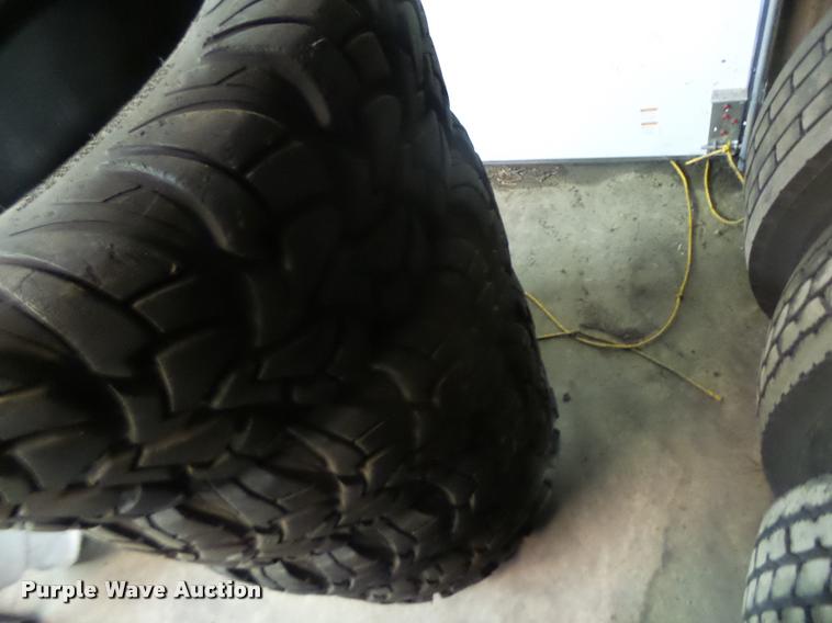 image for item DA9396 (4) 27x10.00R15 NHS tires