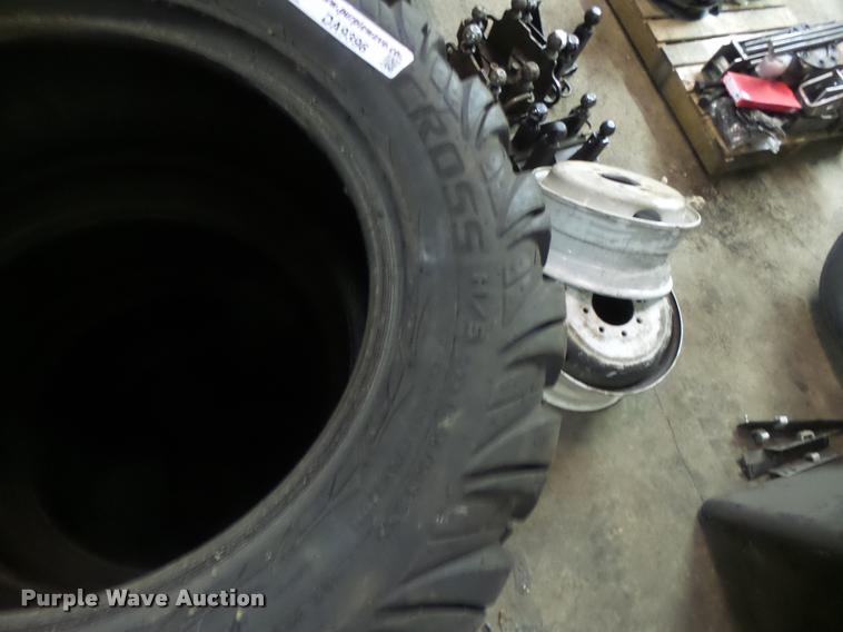 image for item DA9396 (4) 27x10.00R15 NHS tires