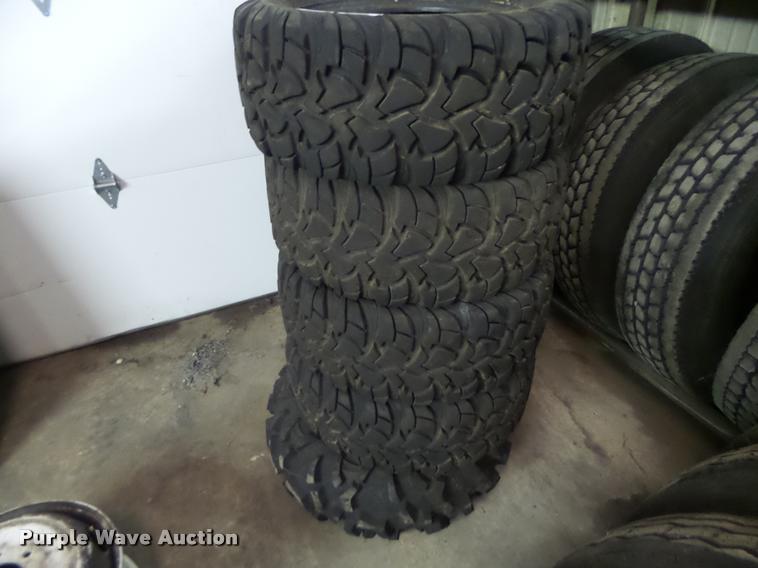 image for item DA9396 (4) 27x10.00R15 NHS tires