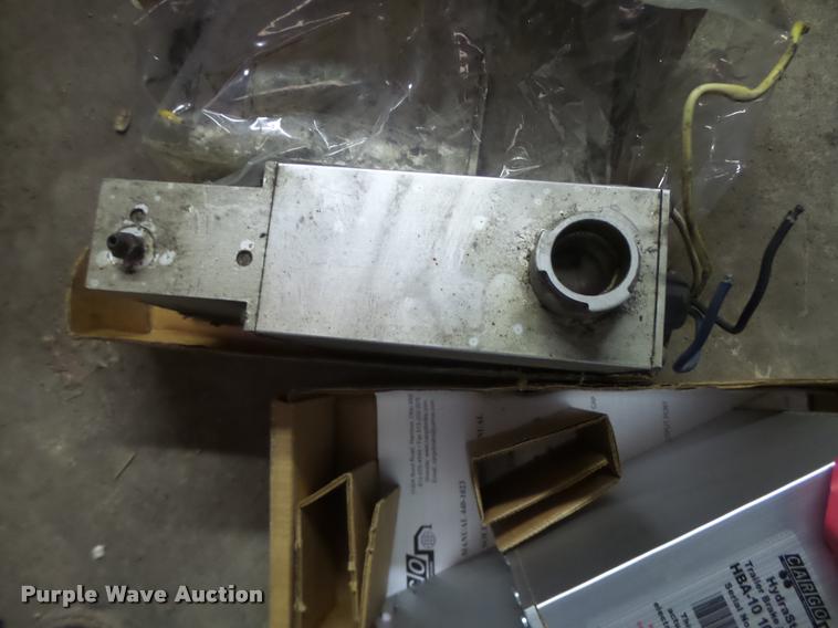 image for item DA9398 (3) trailer brake actuators