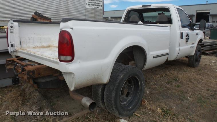 image for item DB0685 2003 Ford F550 truck cab and chassis
