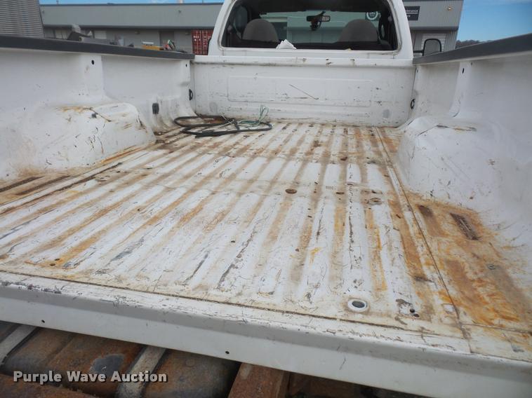 image for item DB0685 2003 Ford F550 truck cab and chassis