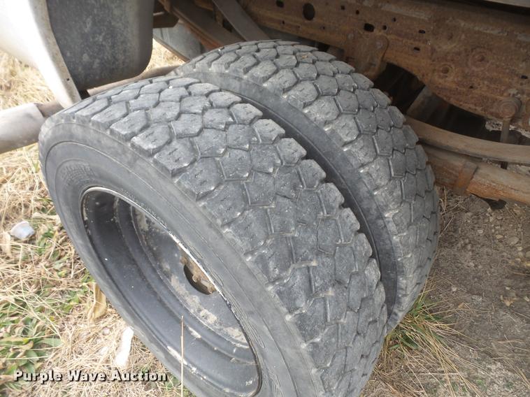 image for item DB0685 2003 Ford F550 truck cab and chassis