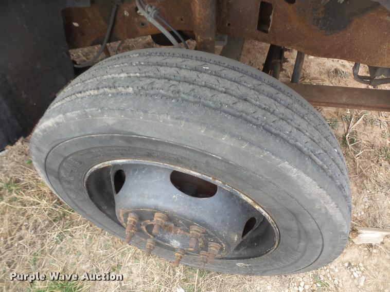 image for item DB0685 2003 Ford F550 truck cab and chassis